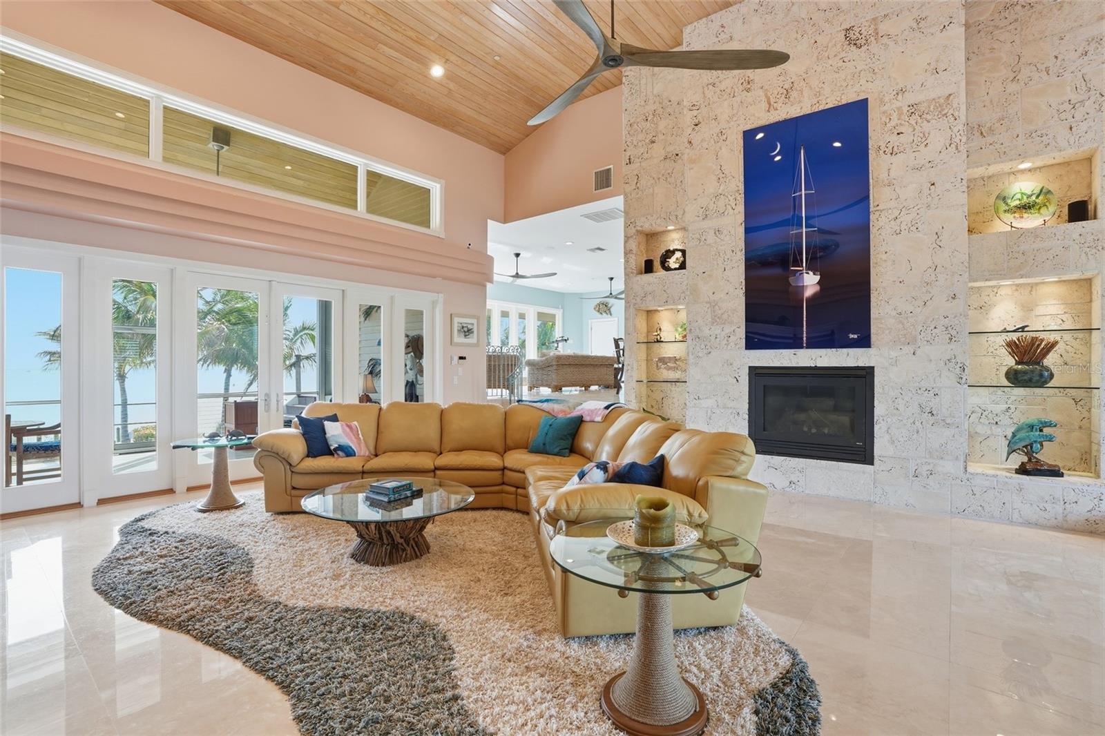 211 KINGFISHER DR