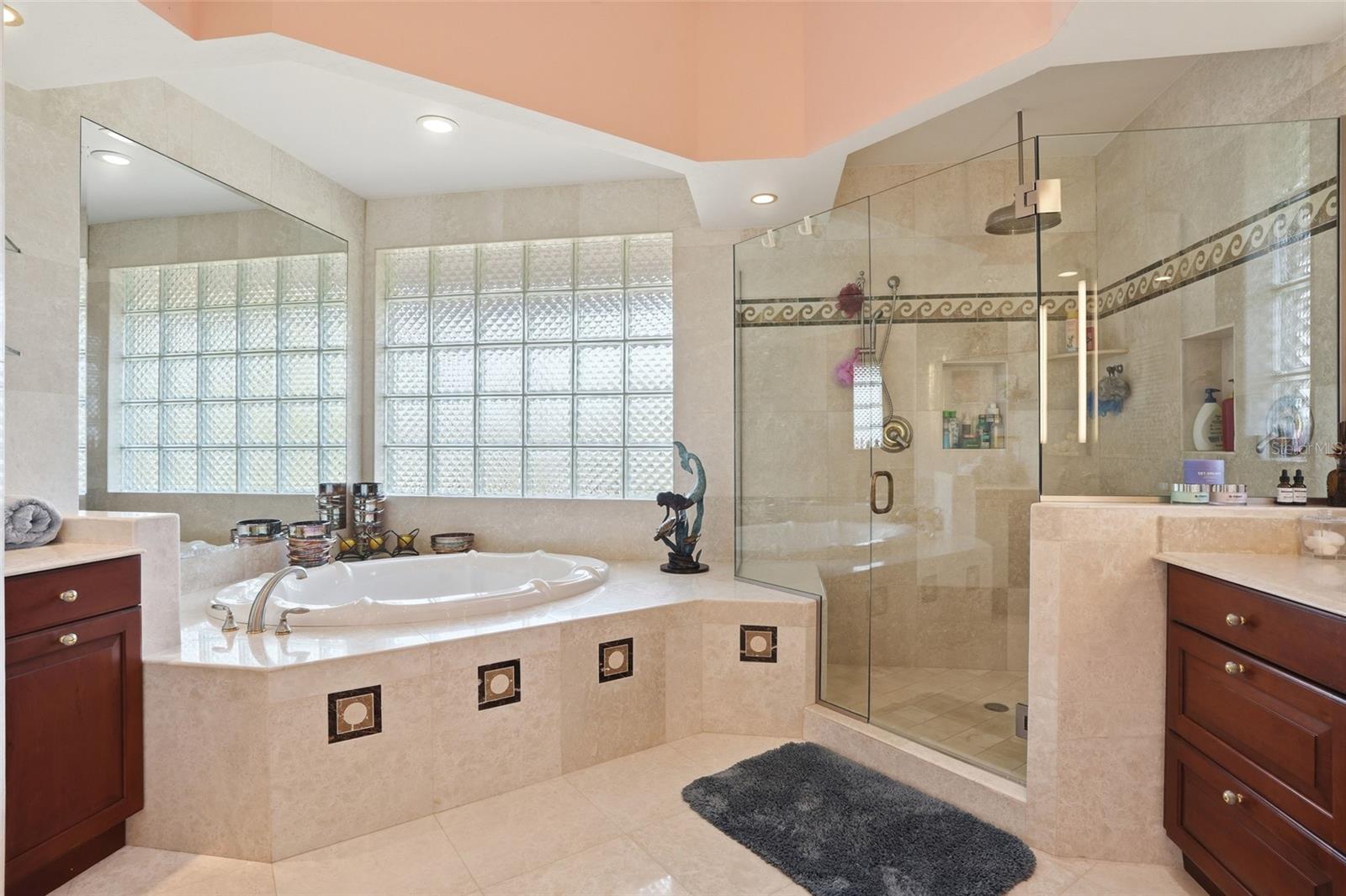 211 KINGFISHER DR