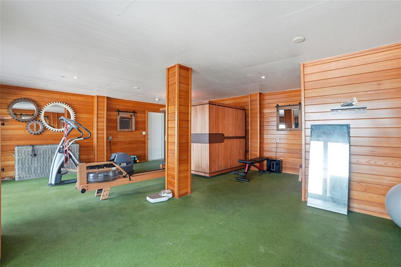 211 KINGFISHER DR