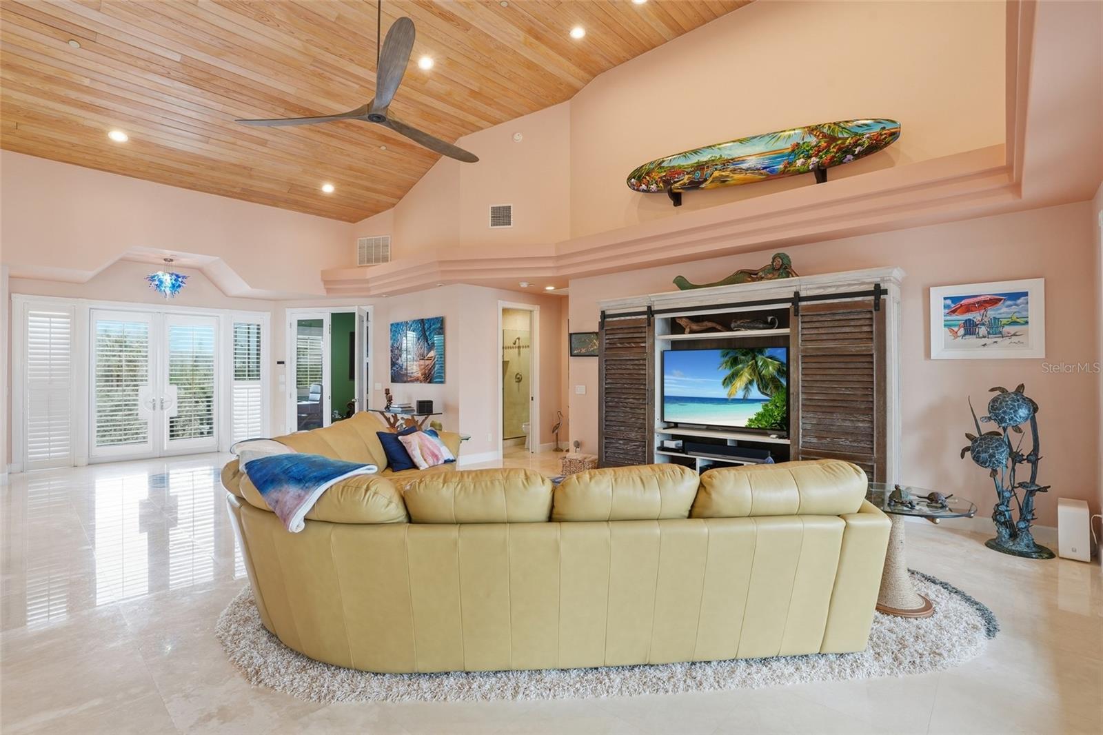 211 KINGFISHER DR