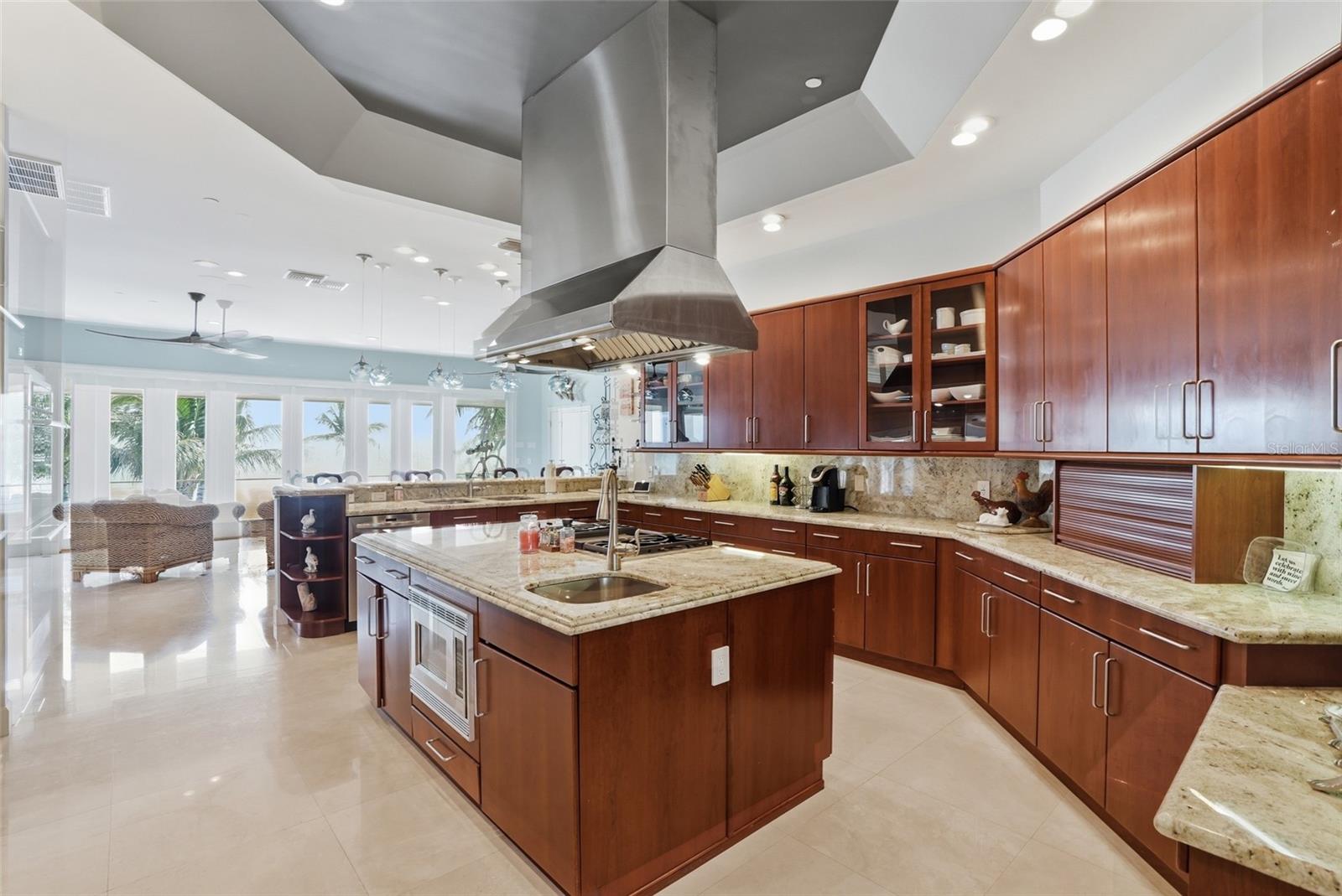 211 KINGFISHER DR