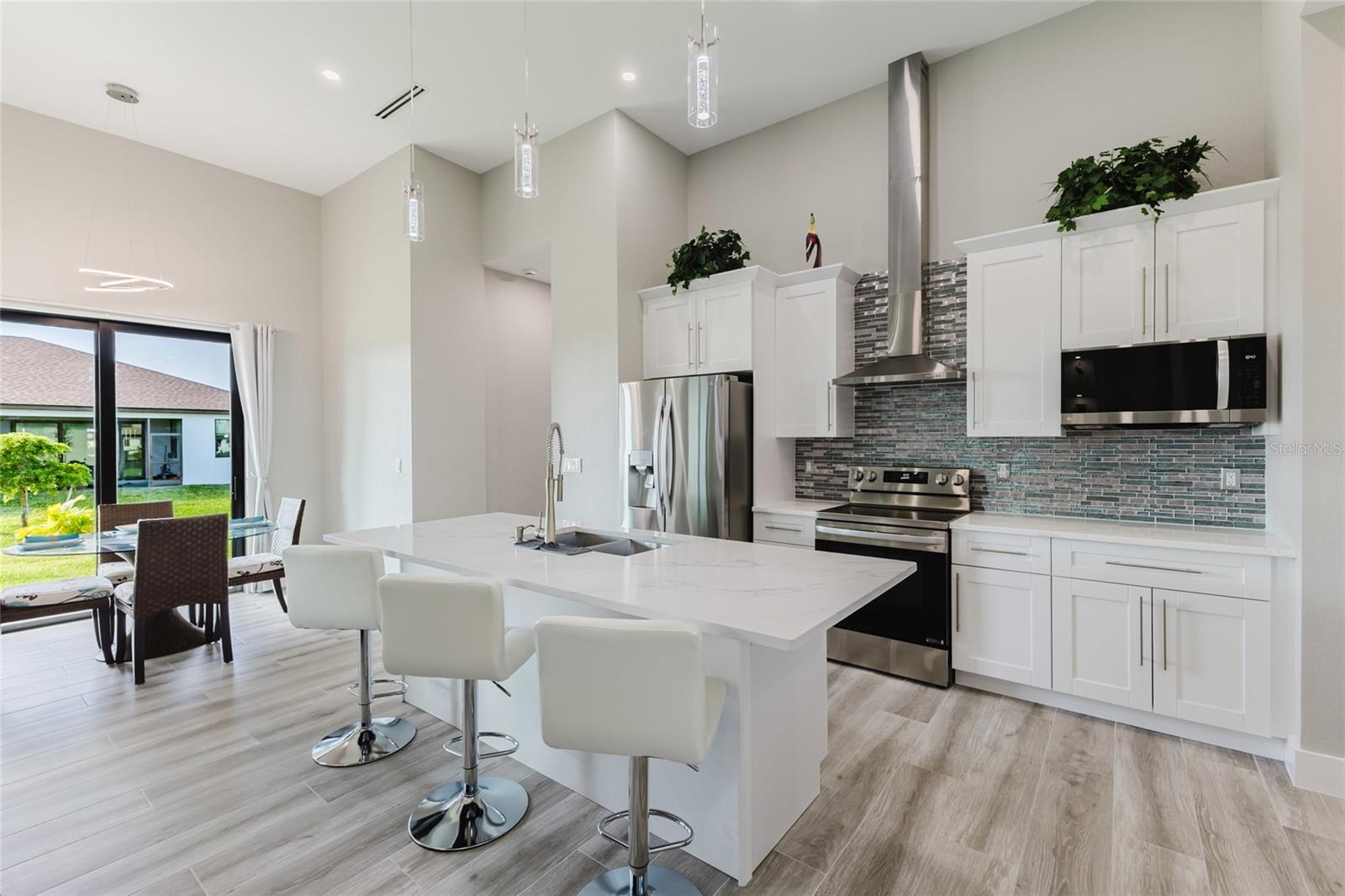 4126 NW 39TH ST