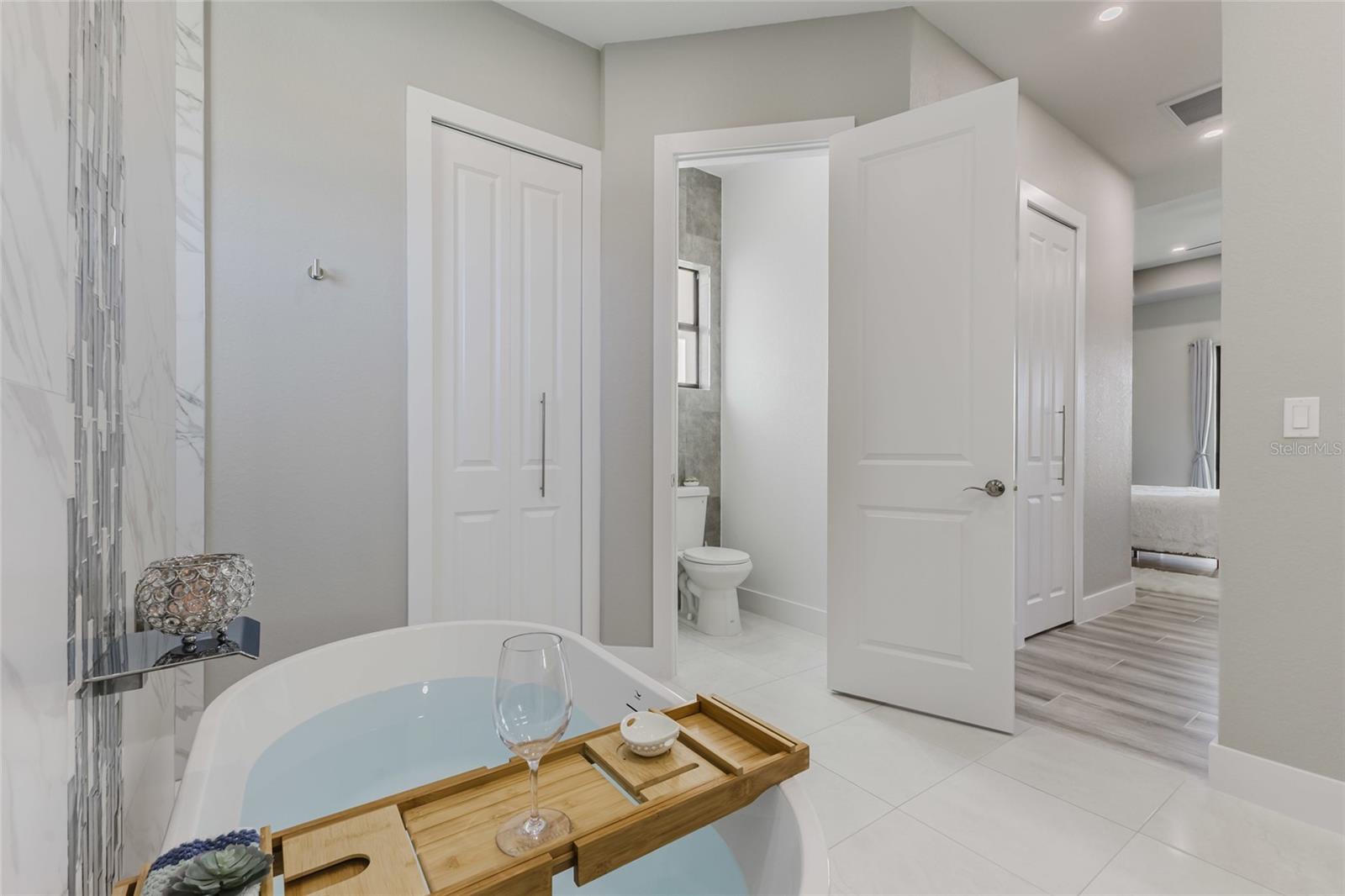 4126 NW 39TH ST