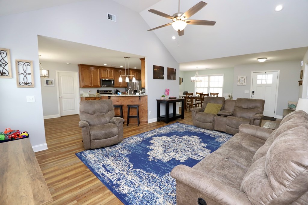 4105 QUEEN CHAPEL RD