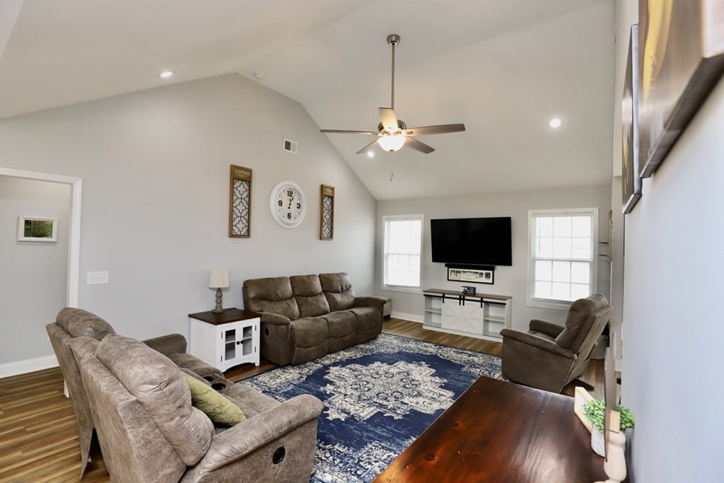 4105 QUEEN CHAPEL RD