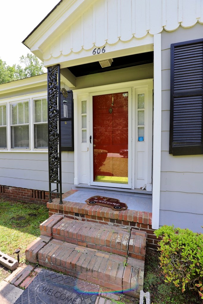 606 E CHARLOTTE AVE