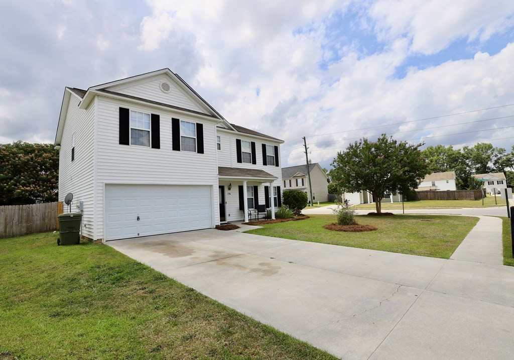 1796 MOSSBERG DR/2780 OLD FIELD RD