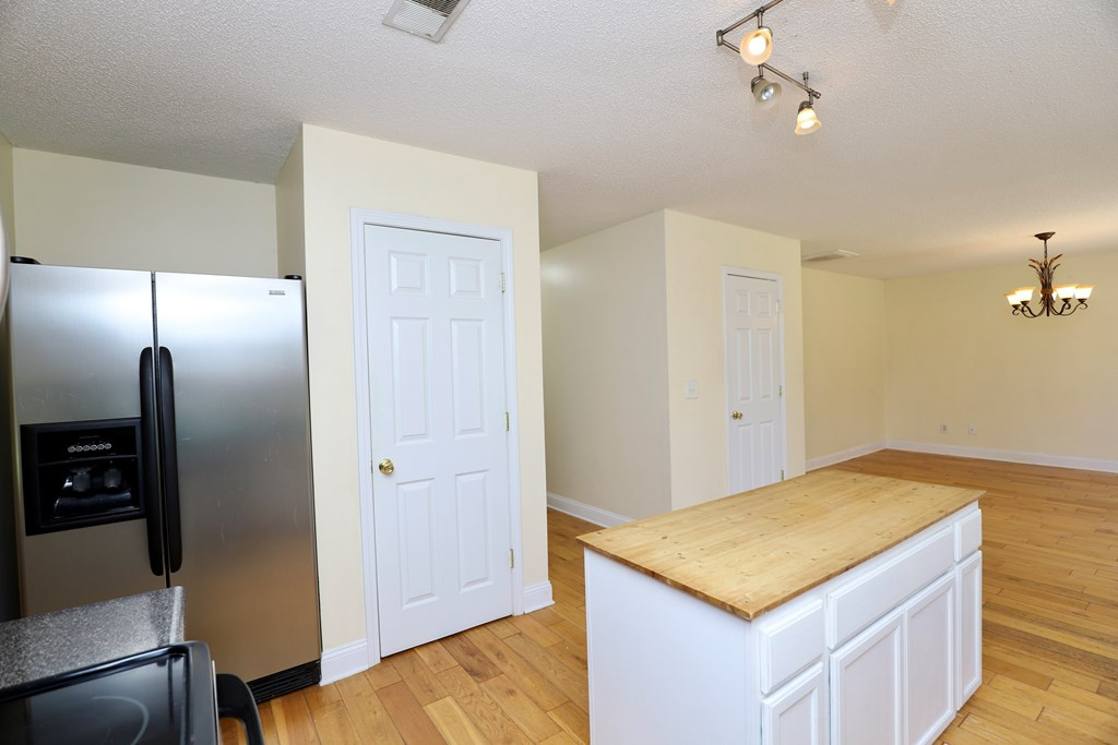 1796 MOSSBERG DR/2780 OLD FIELD RD