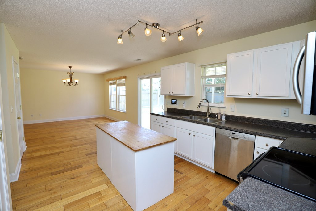 1796 MOSSBERG DR/2780 OLD FIELD RD