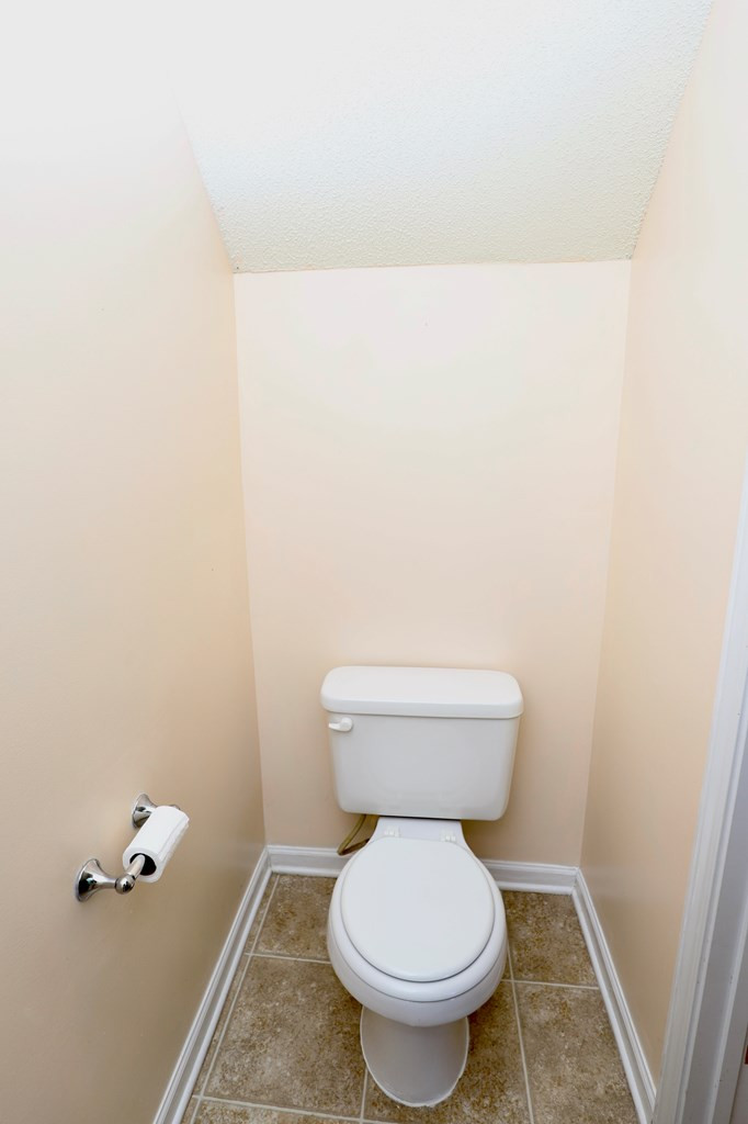 1796 MOSSBERG DR/2780 OLD FIELD RD