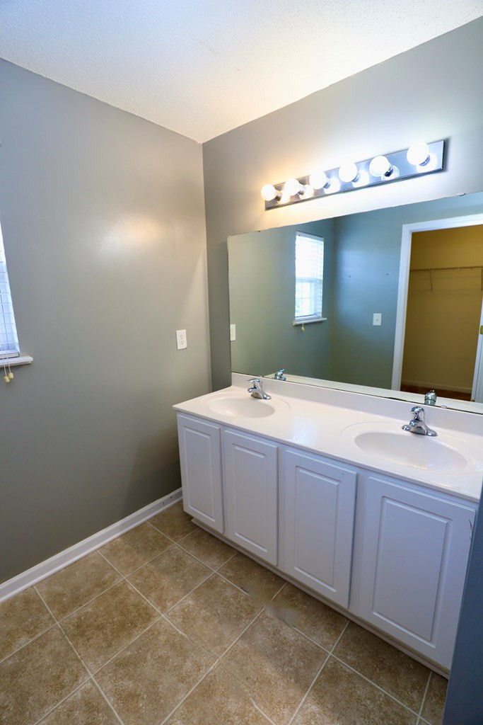 1796 MOSSBERG DR/2780 OLD FIELD RD