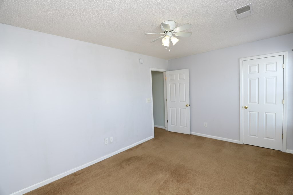 1796 MOSSBERG DR/2780 OLD FIELD RD