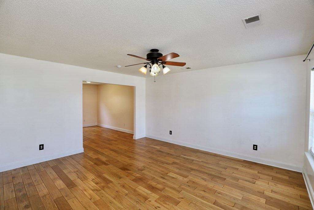 1796 MOSSBERG DR/2780 OLD FIELD RD