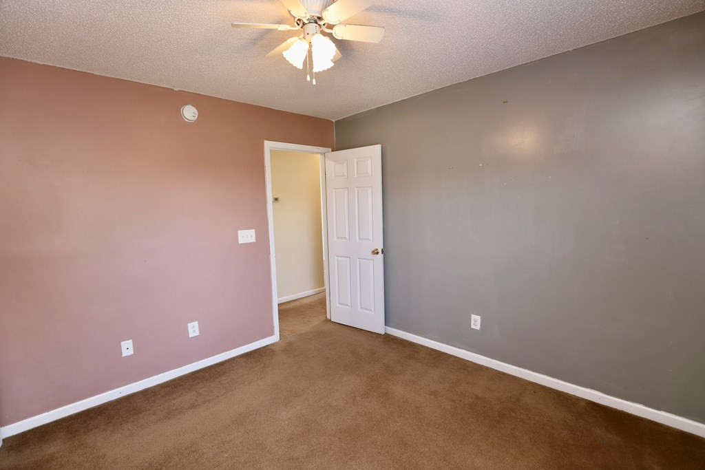 1796 MOSSBERG DR/2780 OLD FIELD RD