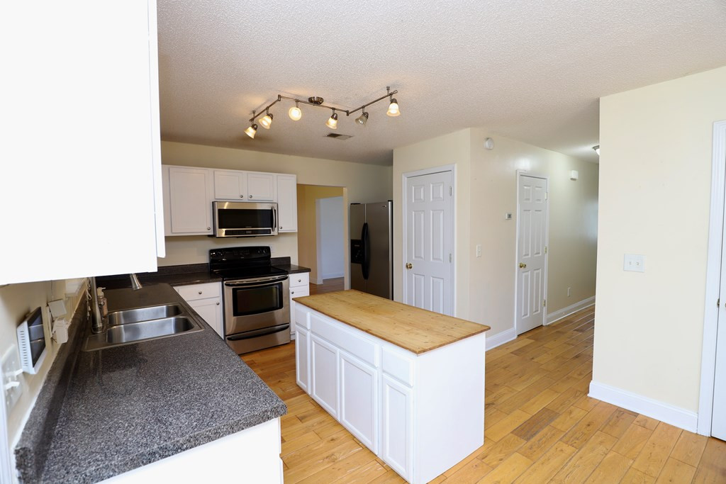 1796 MOSSBERG DR/2780 OLD FIELD RD