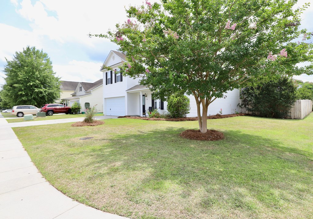 1796 MOSSBERG DR/2780 OLD FIELD RD