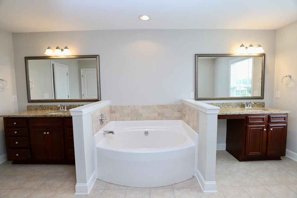 2165 CANADAIANGEESE DR