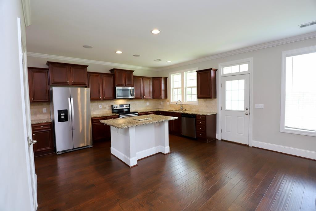 2165 CANADAIANGEESE DR