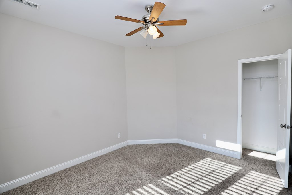 925 BREEZY BAY LN
