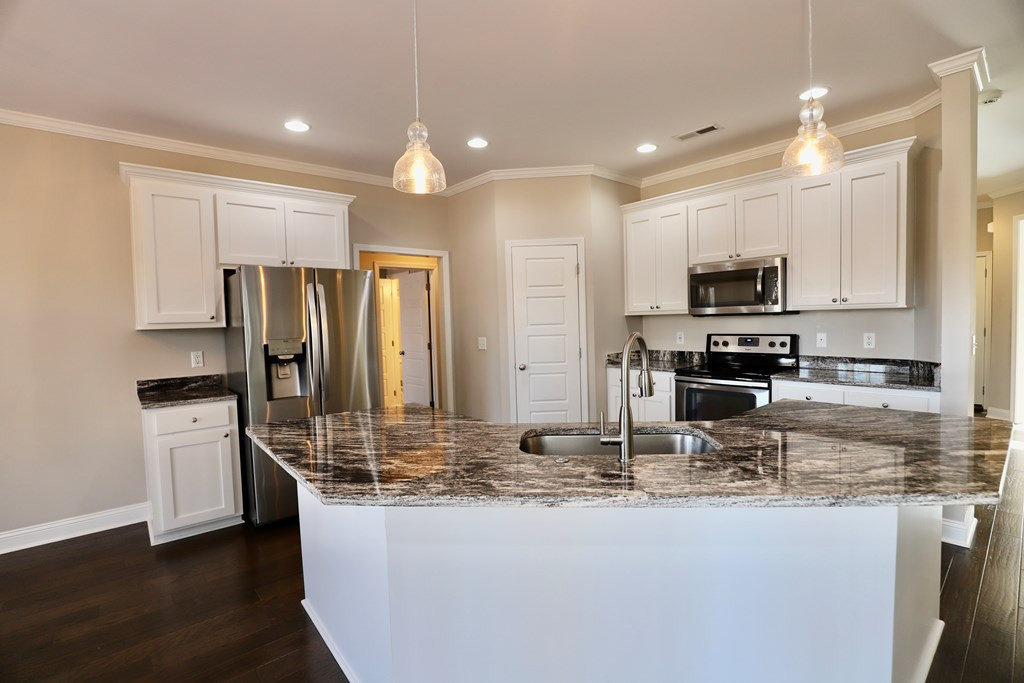 925 BREEZY BAY LN