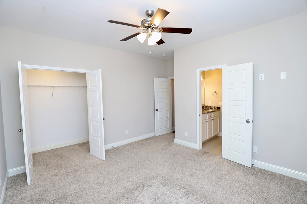 925 BREEZY BAY LN