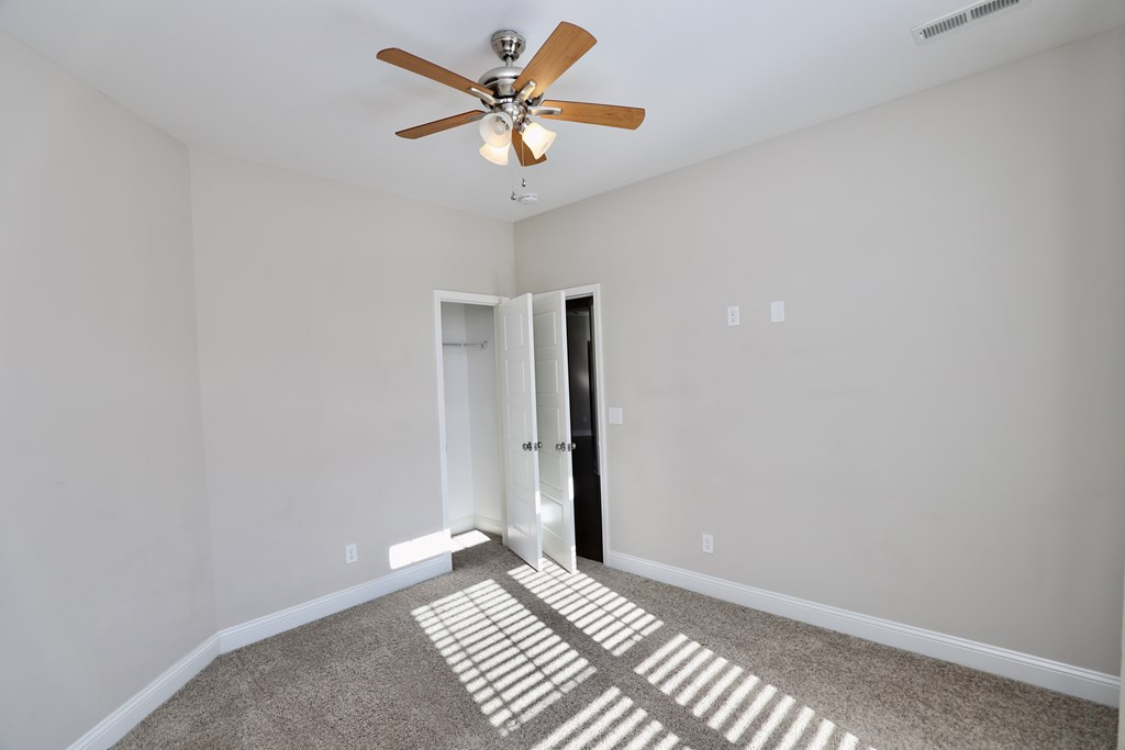 925 BREEZY BAY LN