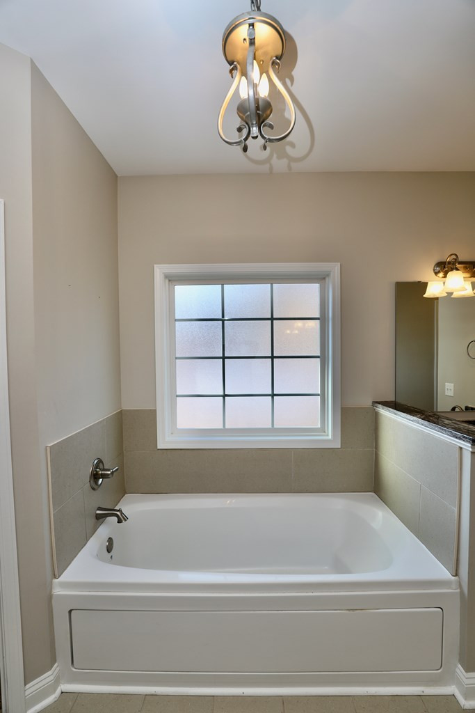 925 BREEZY BAY LN