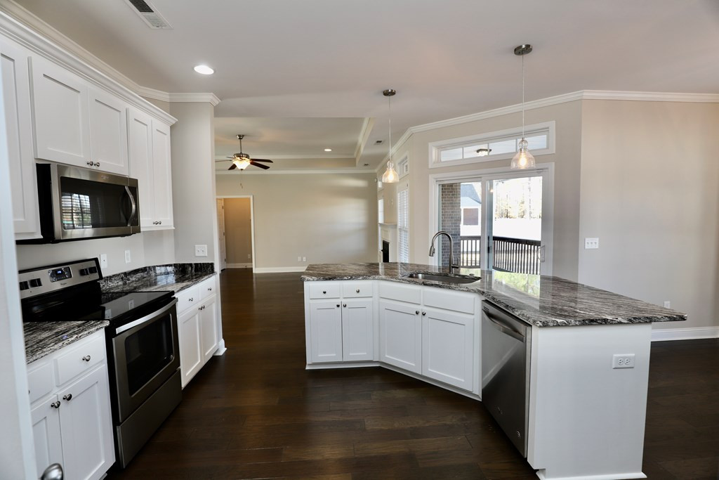 925 BREEZY BAY LN