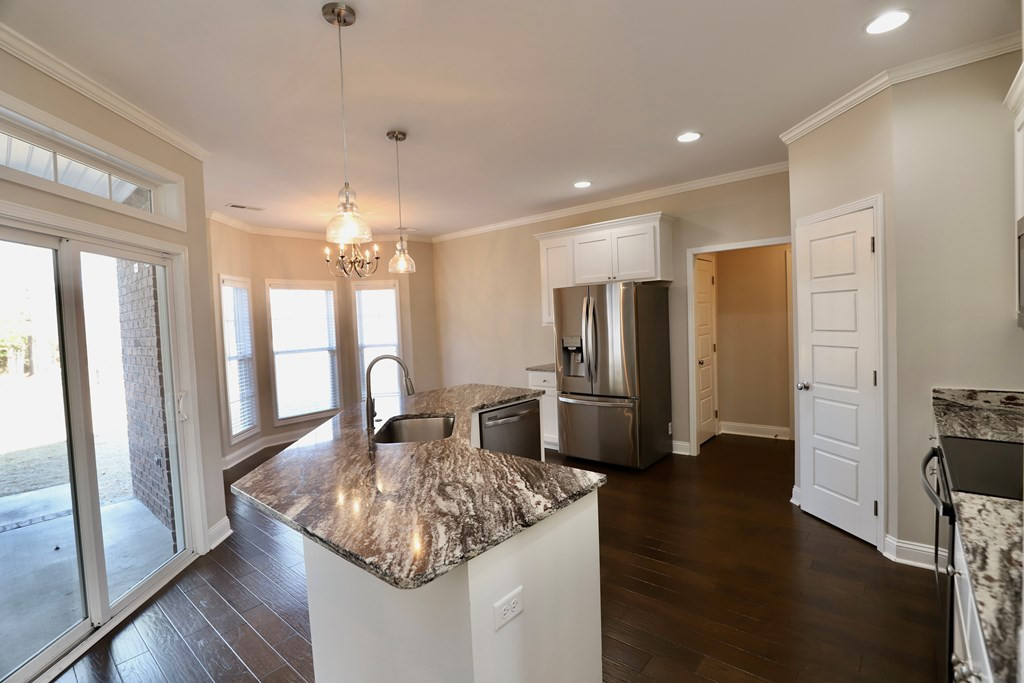 925 BREEZY BAY LN