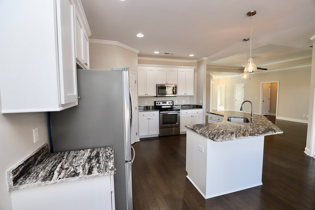 925 BREEZY BAY LN