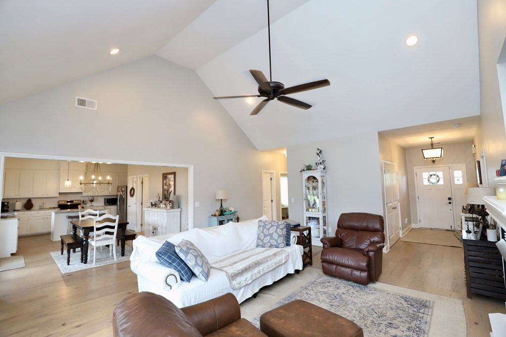 1052 Blue Jay Ave