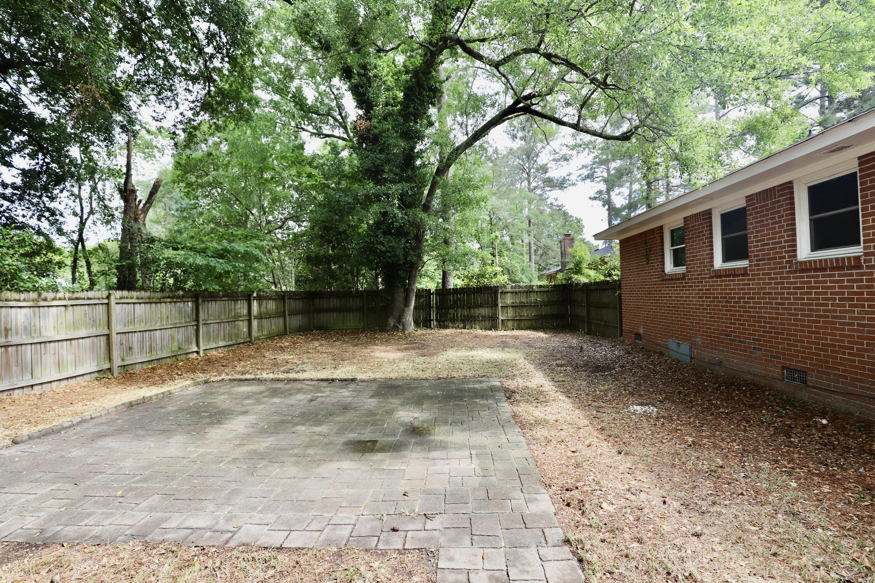 807 N Guignard Drive