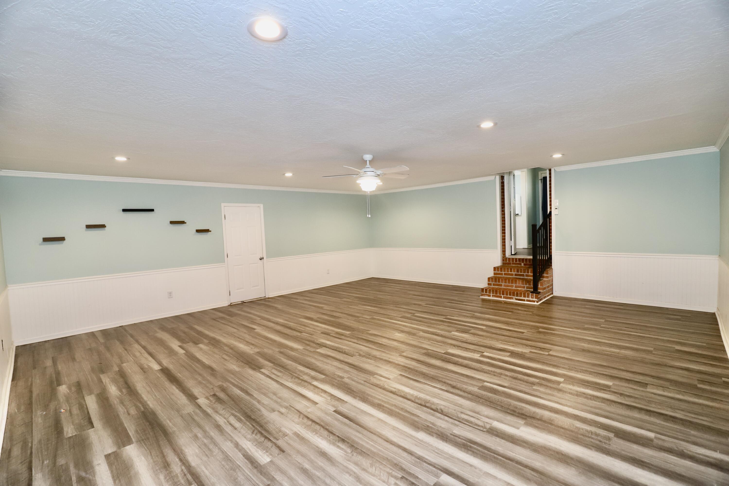 807 N Guignard Drive