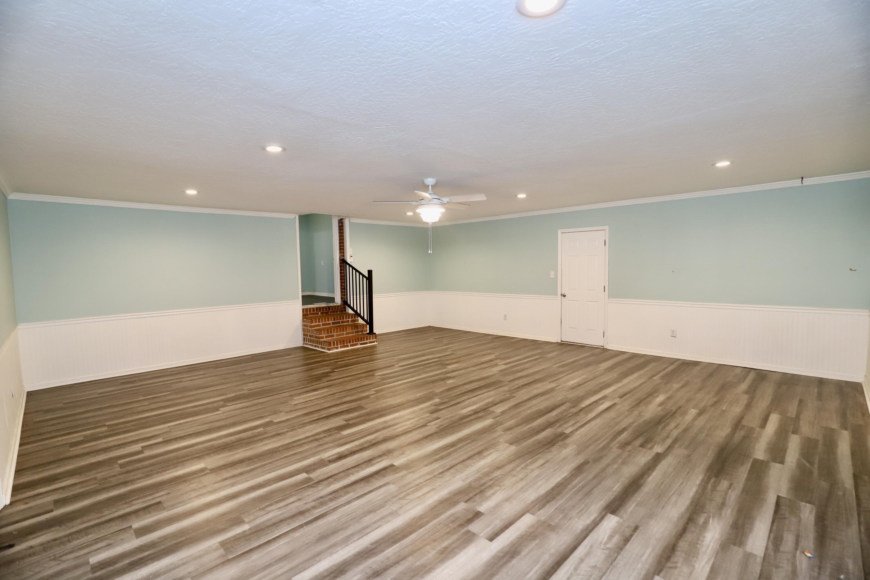 807 N Guignard Drive