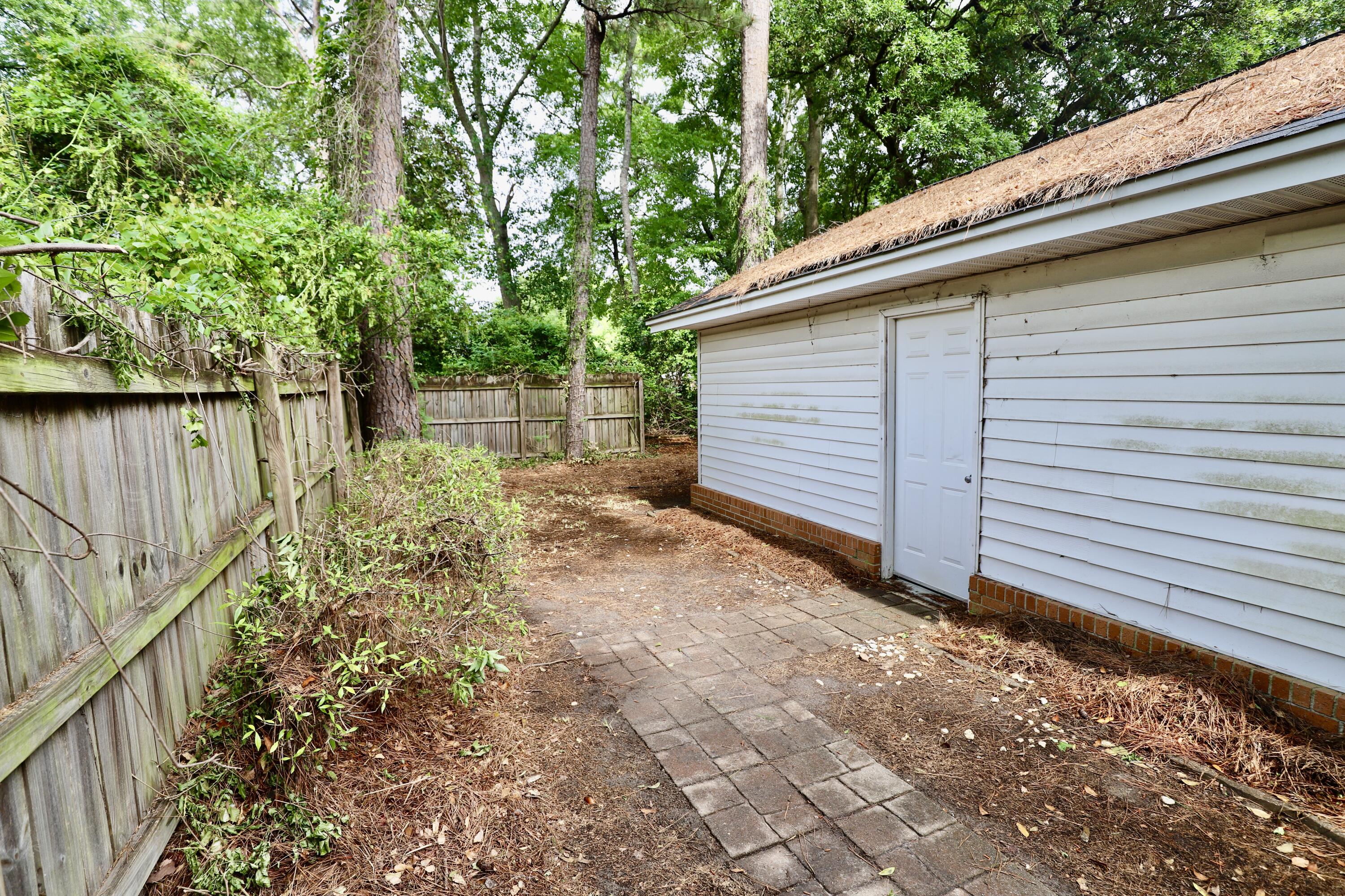 807 N Guignard Drive