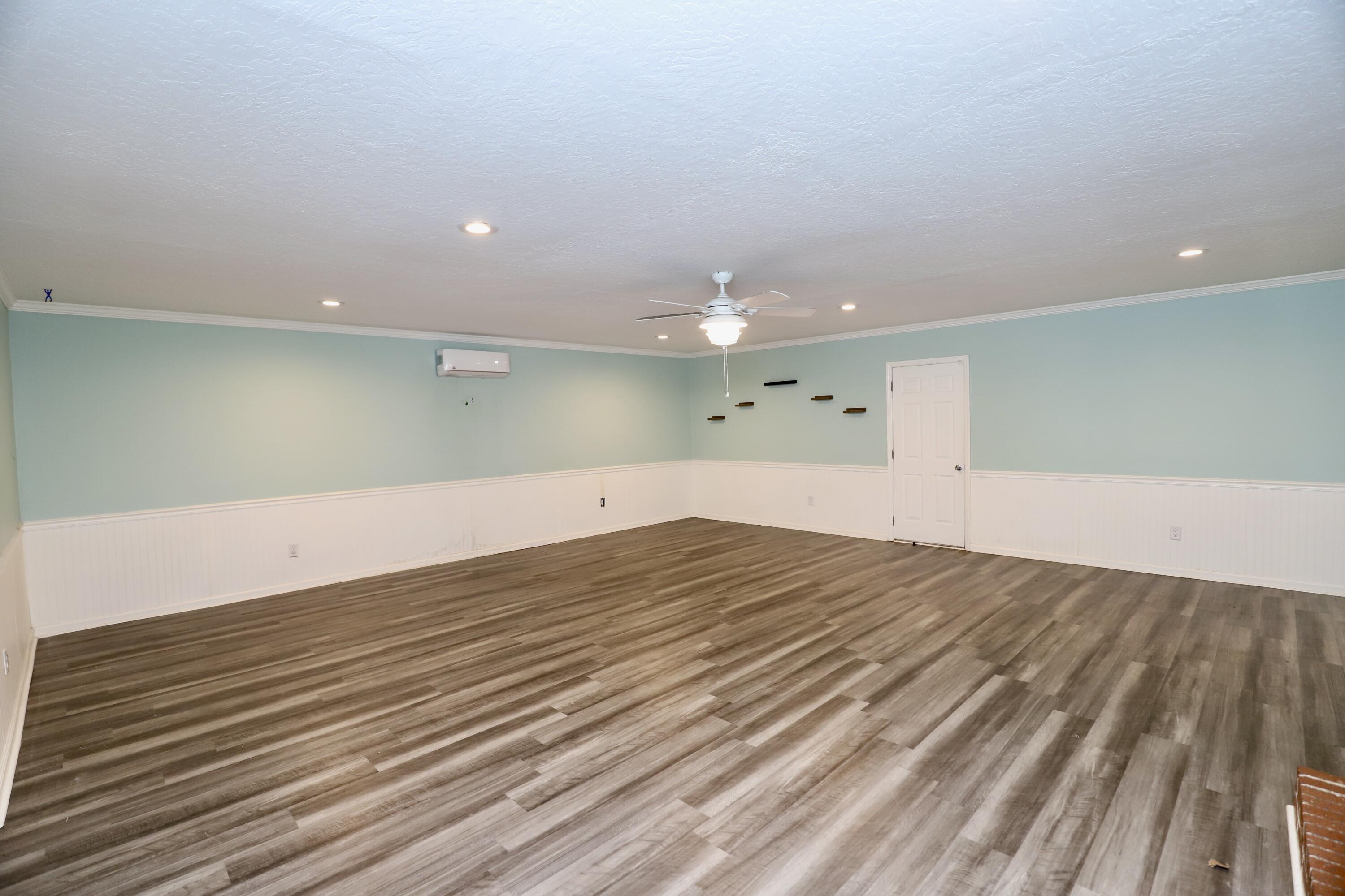 807 N Guignard Drive