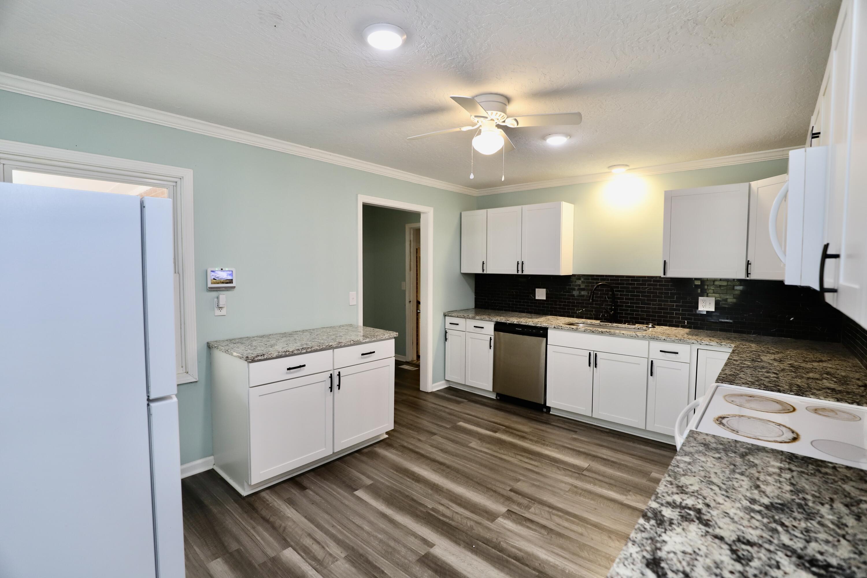807 N Guignard Drive