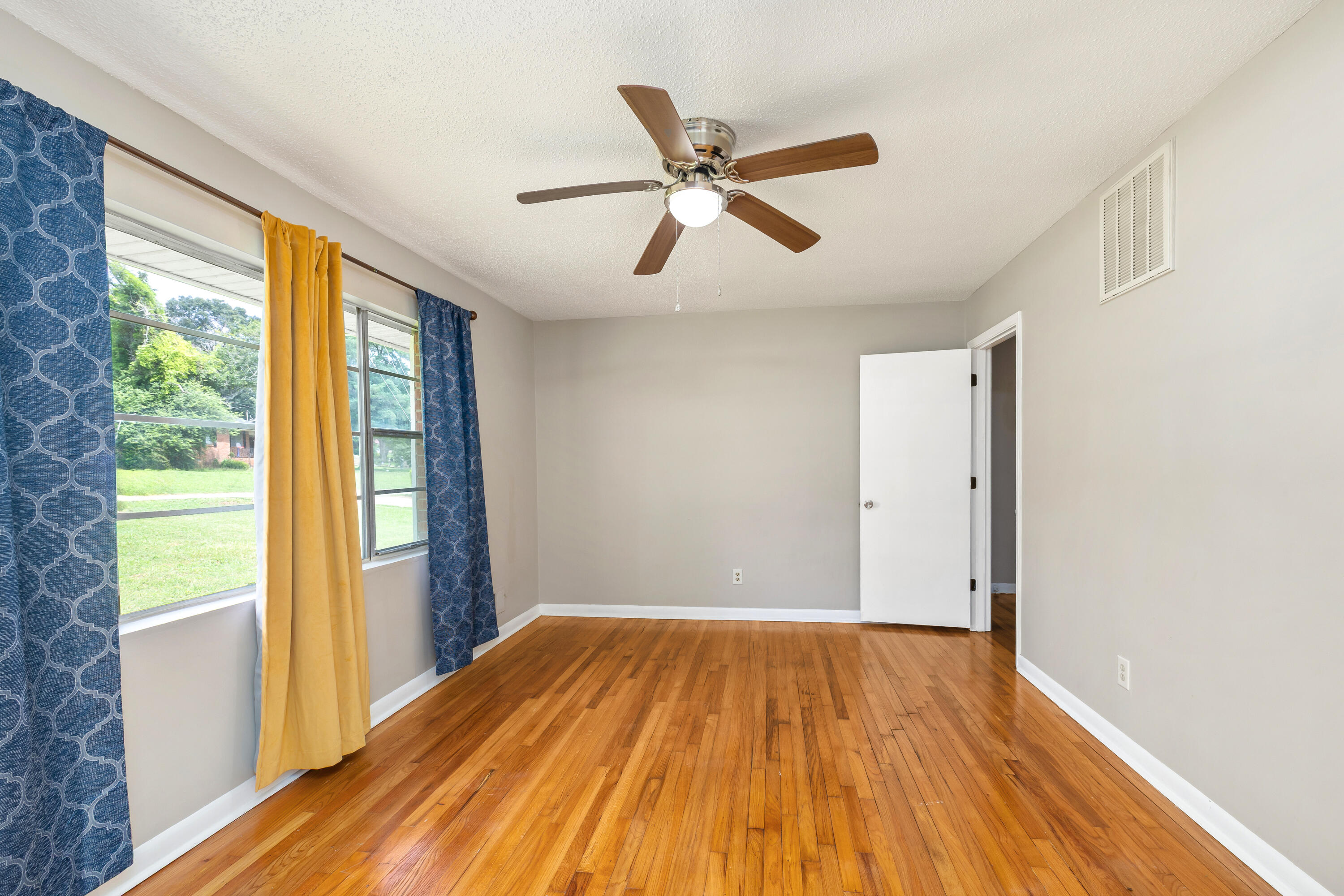 2437 Derwent Drive
