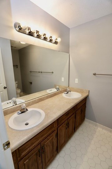 944 Twin Lakes Drive