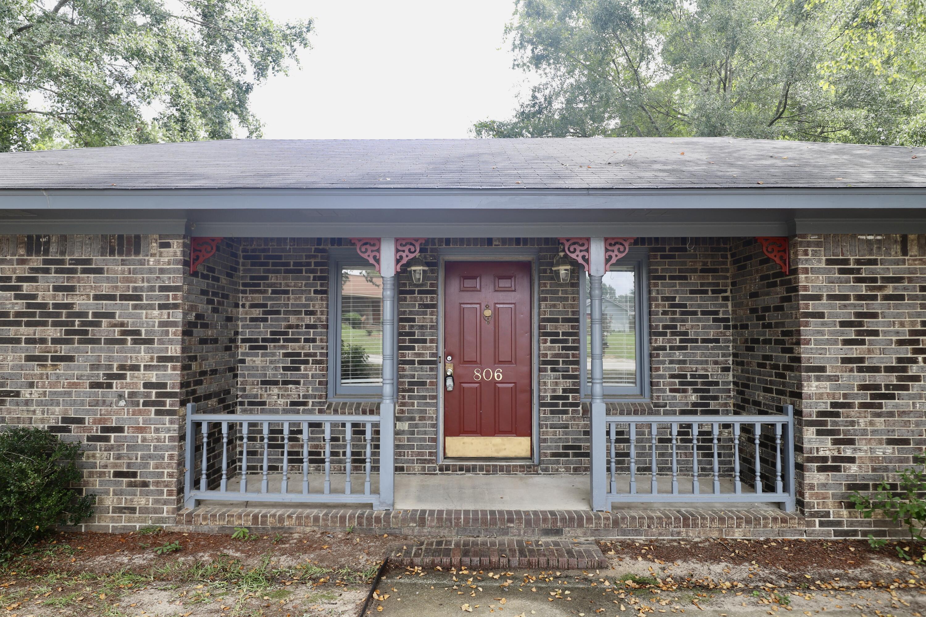 806 Club Lane