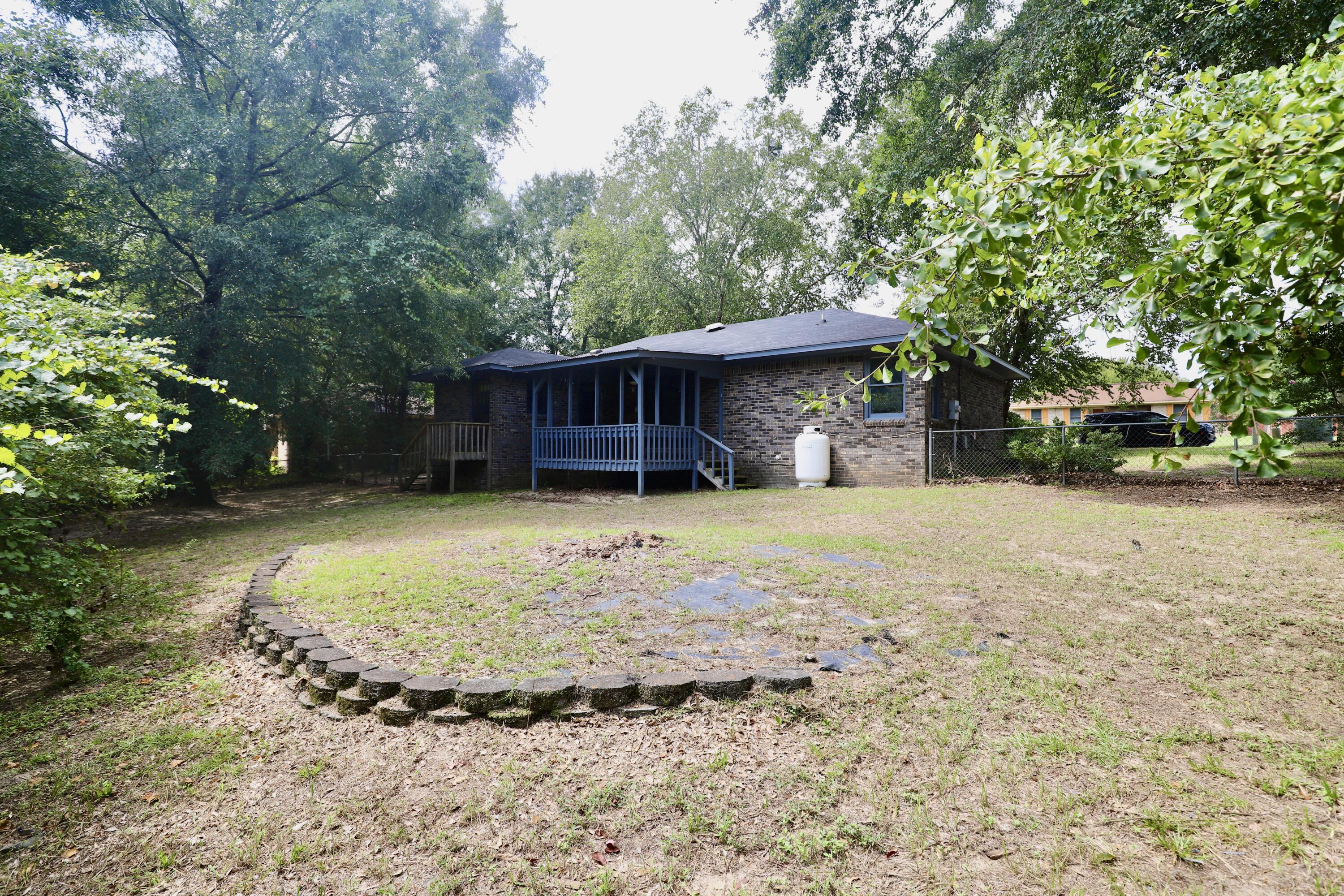 806 Club Lane