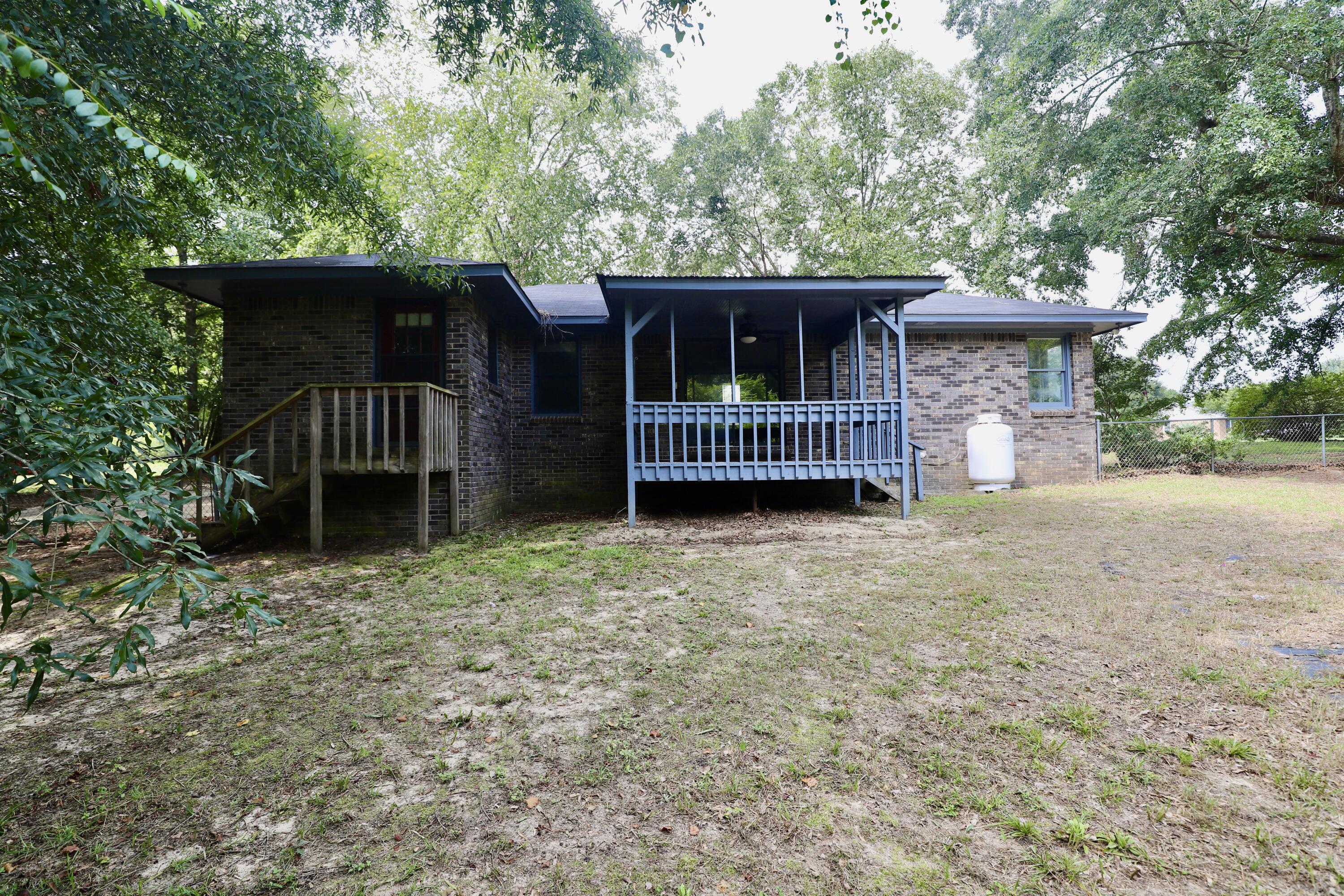 806 Club Lane