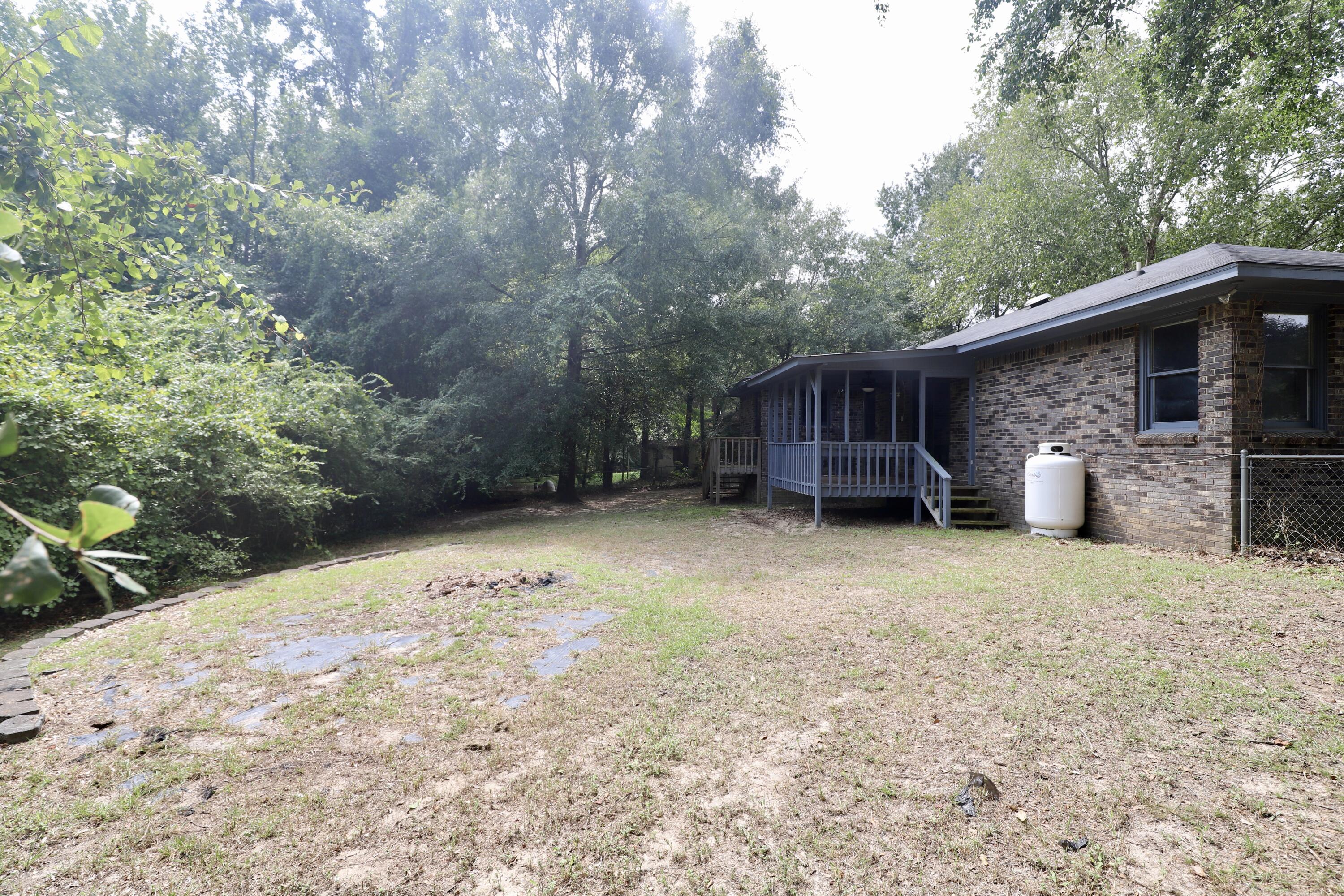 806 Club Lane