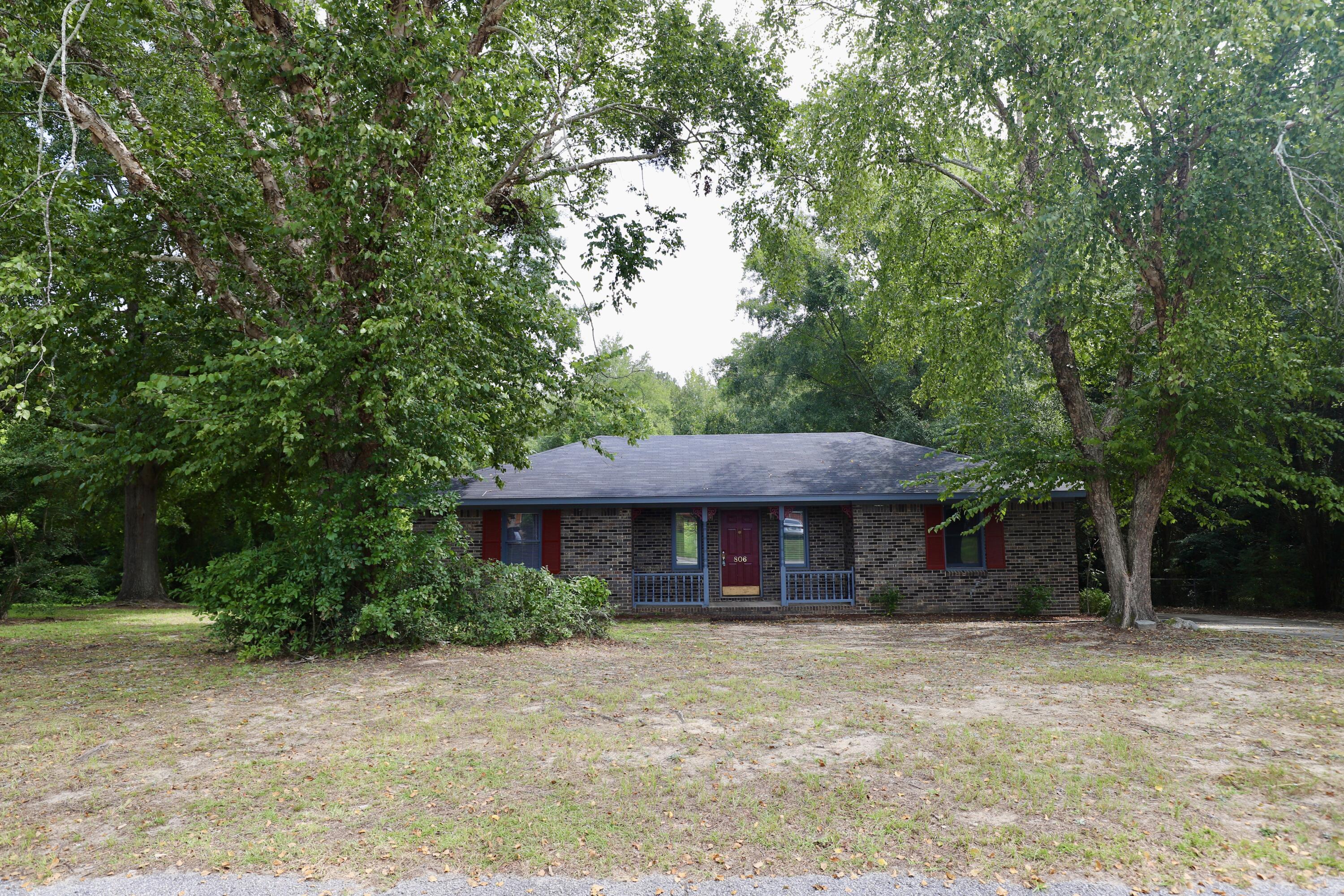 806 Club Lane