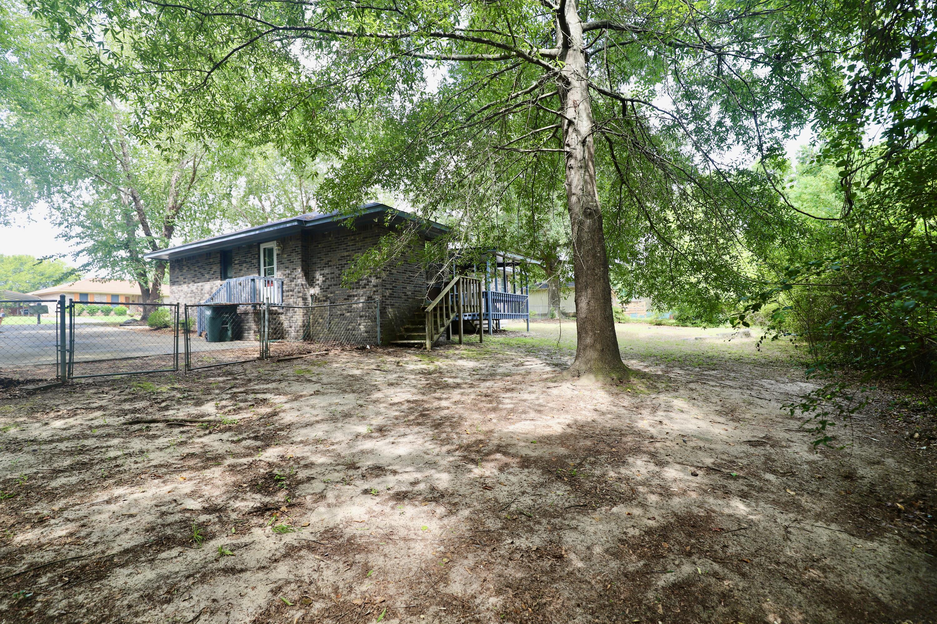 806 Club Lane