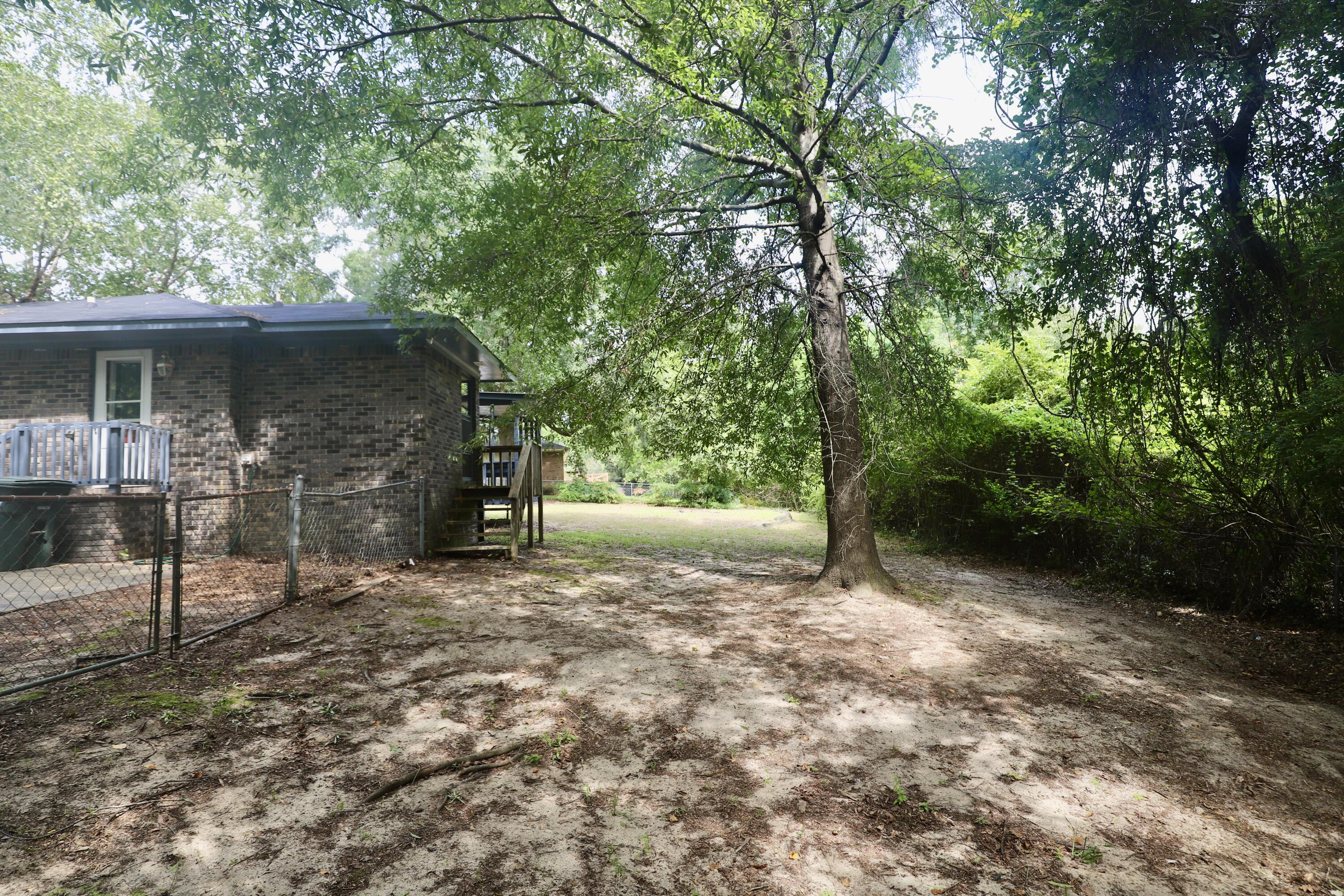 806 Club Lane