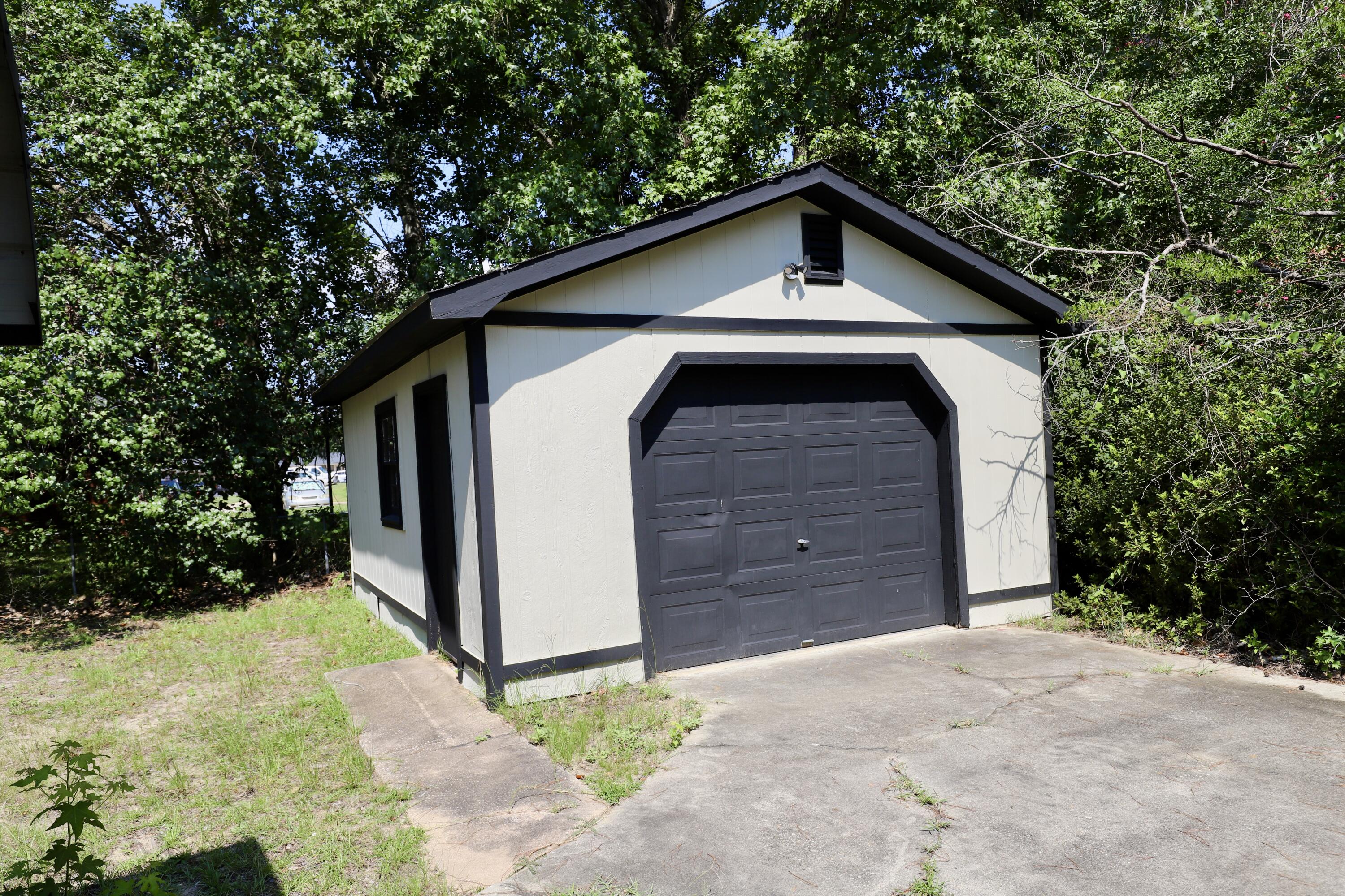 6 Hilliard Drive