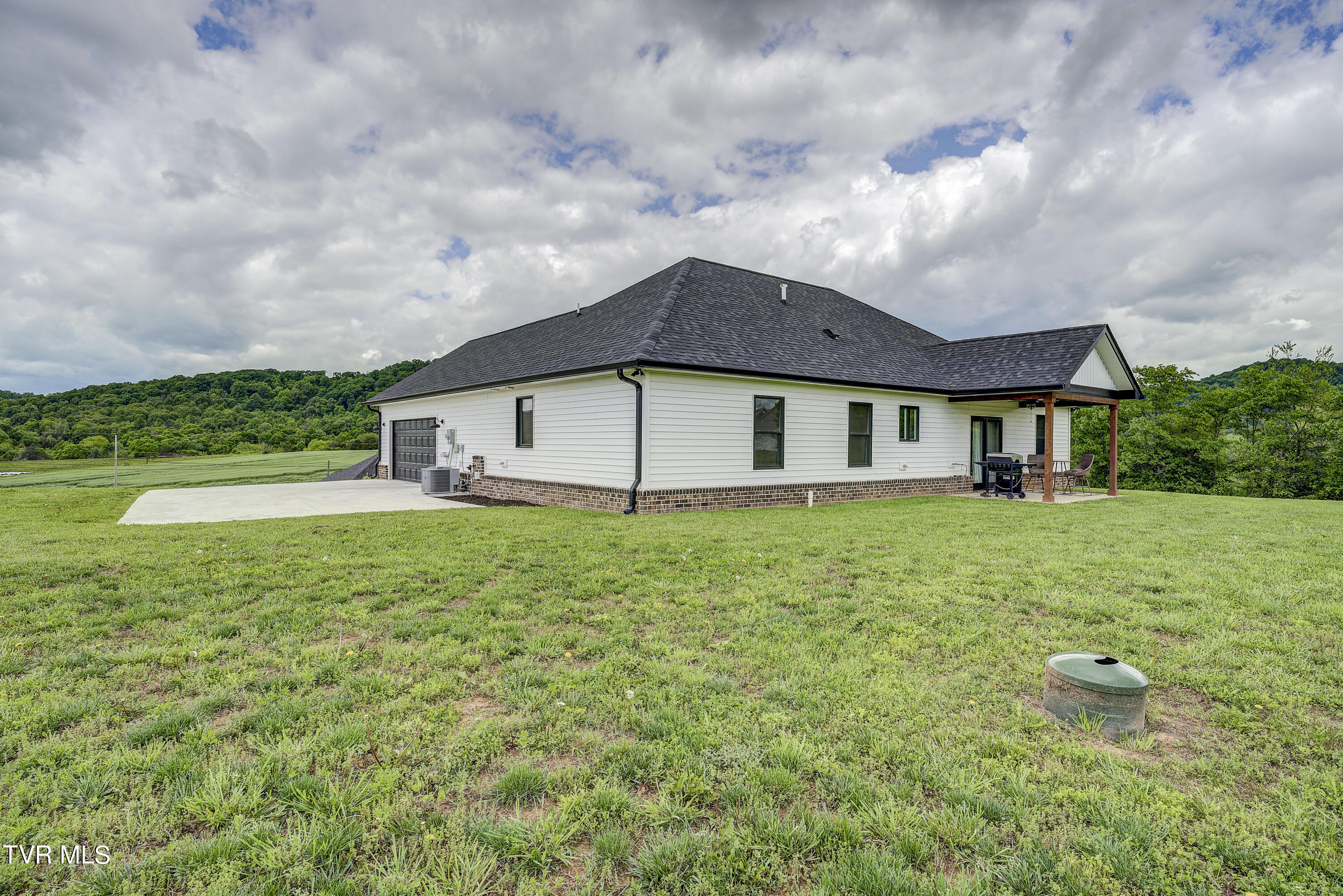 551 Pleasant Valley Road