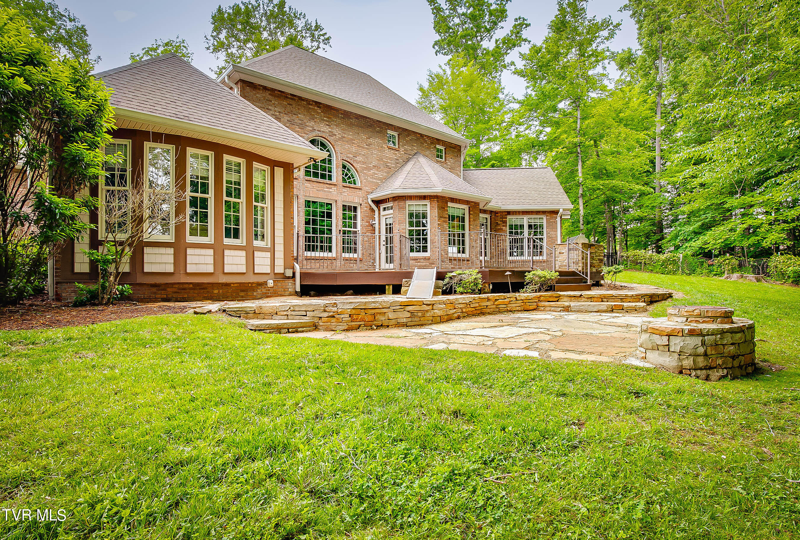 2660 Grand Oaks Drive