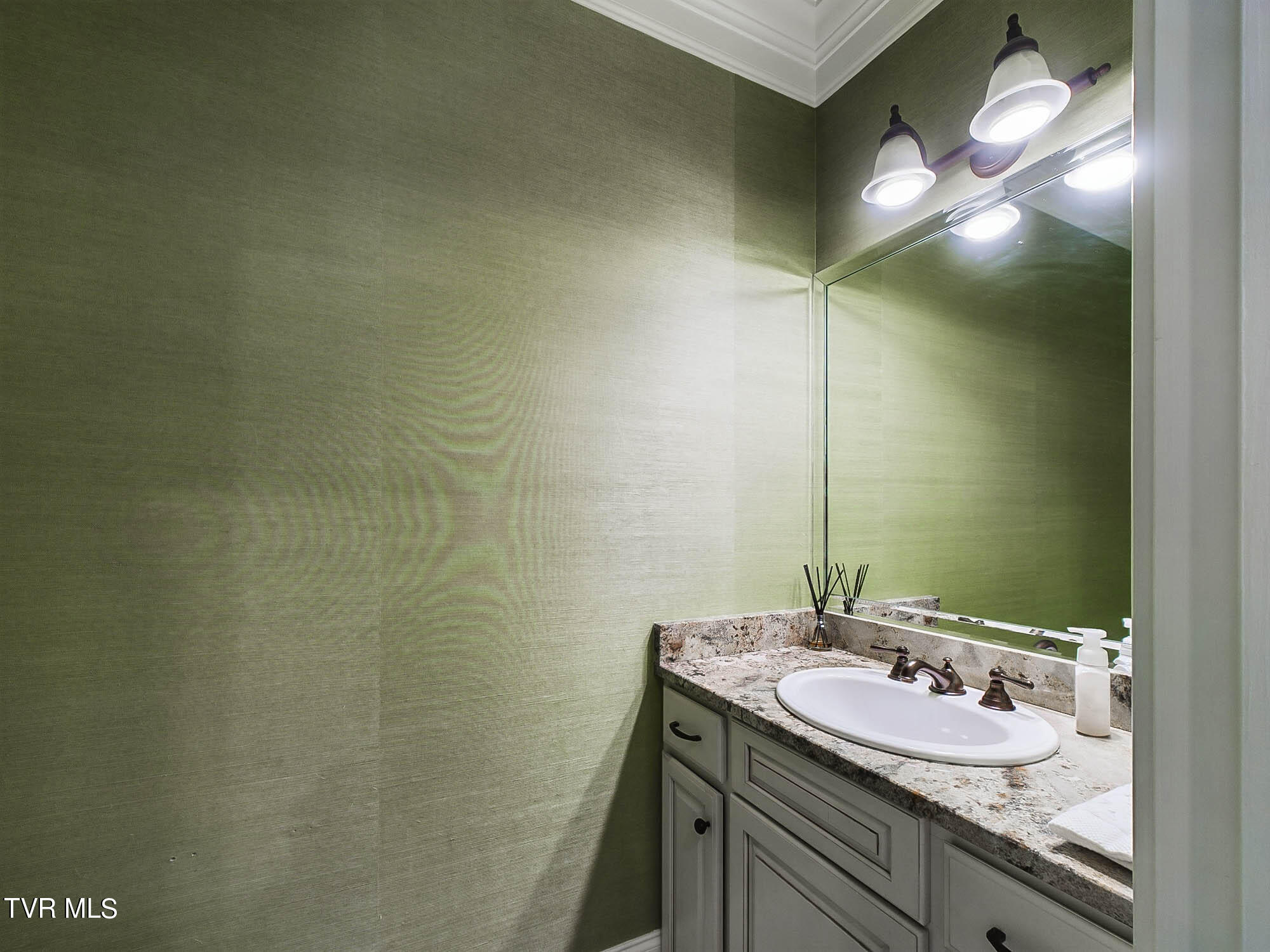 2660 Grand Oaks Drive